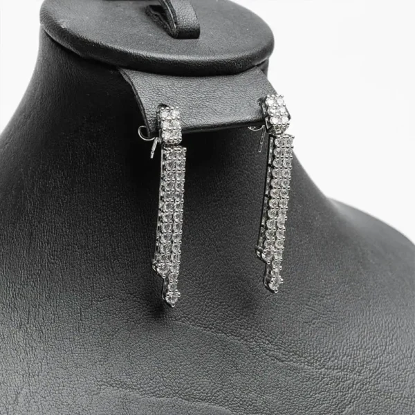 Boucles d'oreilles pendantes parure Queues de lumière pavées de zircons blancs cristaux acier argenté