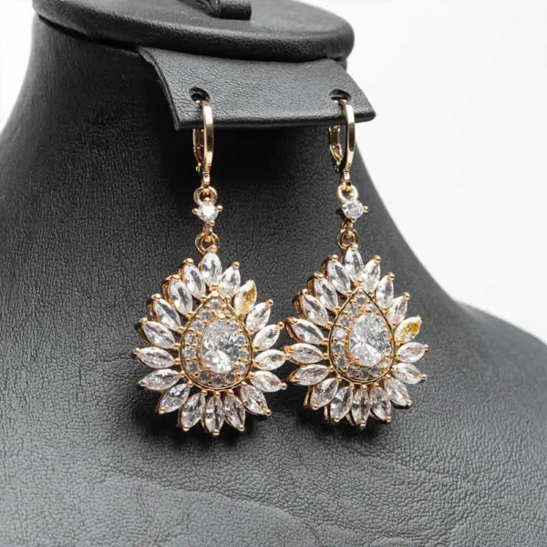 Boucles d'oreilles parure Multi-graines zircons rosés cristaux finition dorée