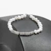 Bracelet perles d'eau douce naturelles avec barrette centrale zircons blancs finition argentée