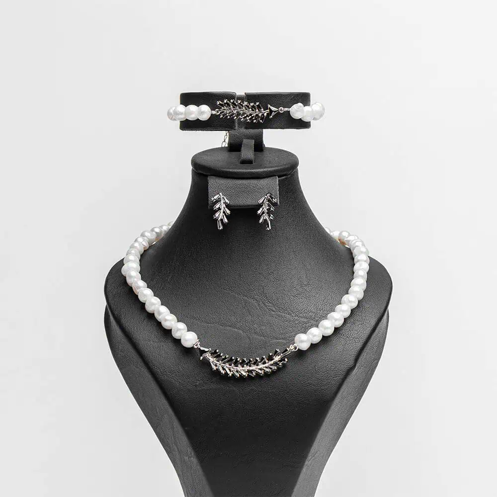 Parure complète La plume d'obsidienne perles d'eau douce zircons noirs acier inoxydable