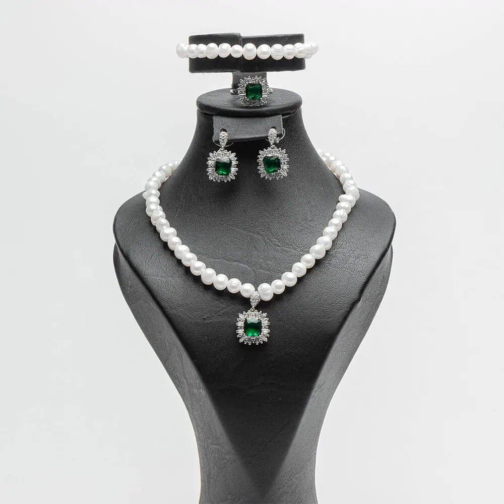 Parure complète Crépuscule de cristal perles blanches et zircons verts acier inoxydable argenté