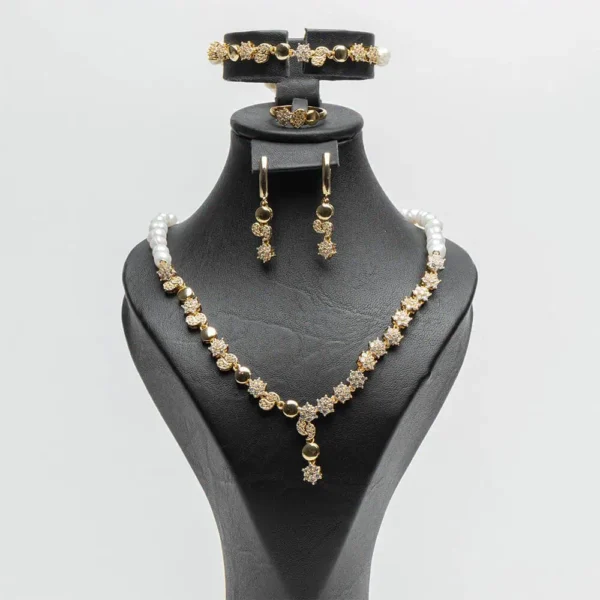 Parure complète Oursins d'or perles d'eau douce zircons cristaux finition dorée 4 pièces