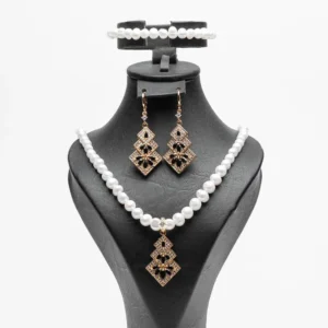 Parure complète Pyramid de Cléopâtre perles d'eau douce zircons blancs finition dorée 4 pièces Ascellà Algérie