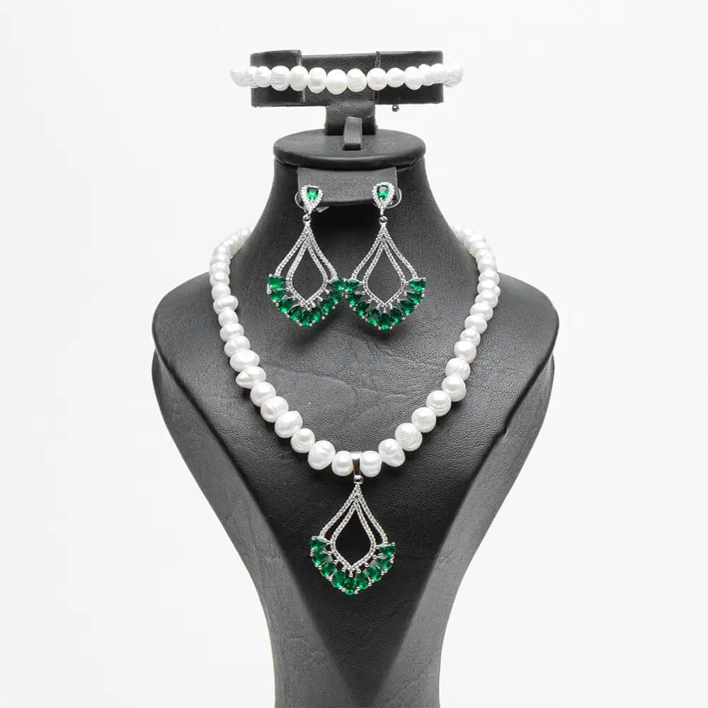 Parure complète Vert émeraude perles d'eau douce pierres emerald green et zircons blancs finition argentée Ascellà Algérie