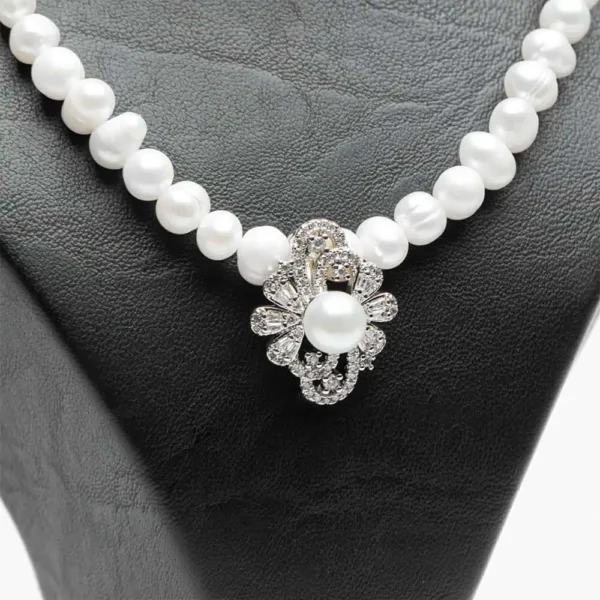 Collier pendentif parure Pierre lys de mer perles blanches fleur zircons argentée