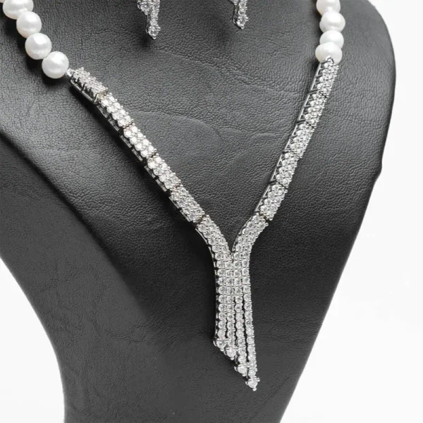 Collier en perles d'eau douce avec pendentif cascade zircons blancs argenté Ascellà Algérie