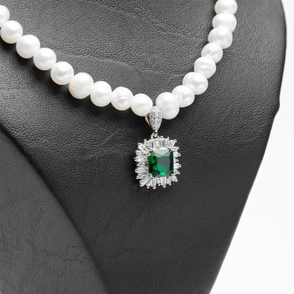 Collier en perles d'eau douce blanches pendentif zircon vert émeraude parure Crépuscule de cristal en acier inoxydable