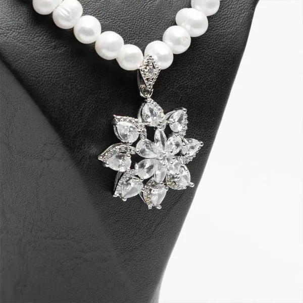 Collier perles d'eau douce parure Flocons de neige pendentif cristaux acier argenté