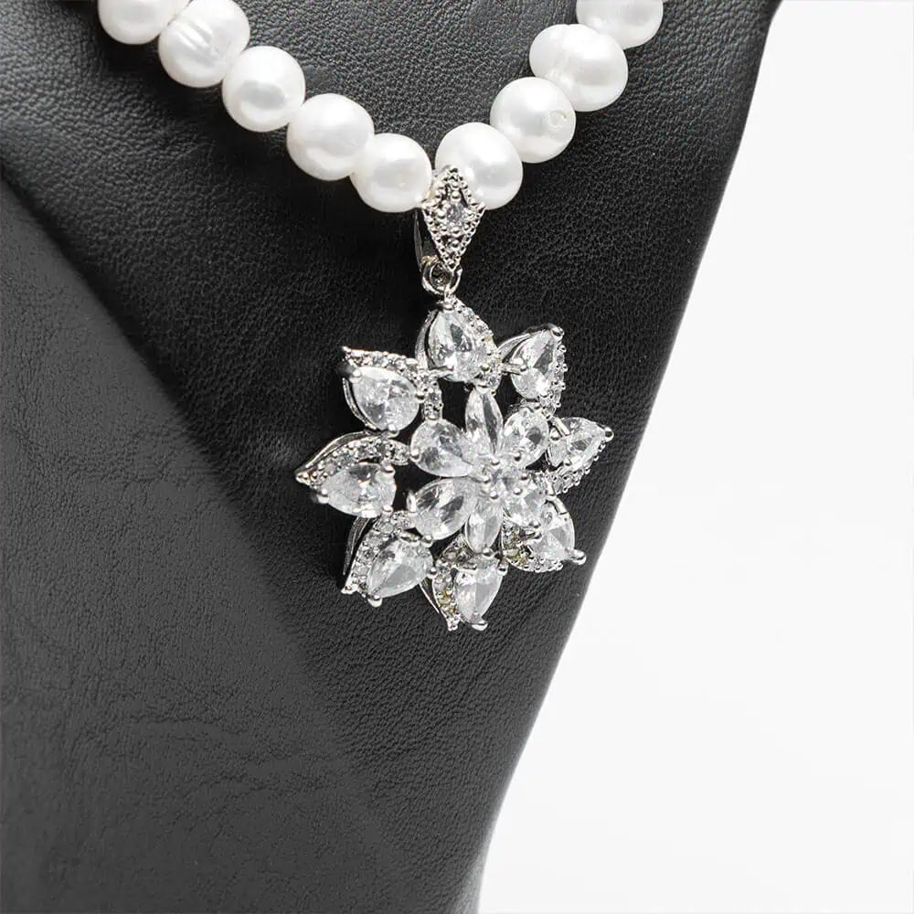 Collier perles d'eau douce parure Flocons de neige pendentif cristaux acier argenté