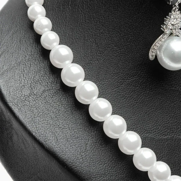 Perles blanches naturelles détail collier Arbre de Chakra